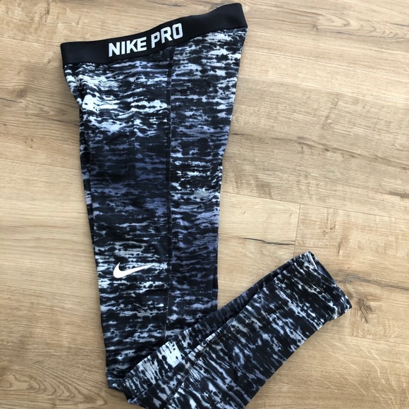 Nike Pants - NWOT Women’s Nike Pro leggings